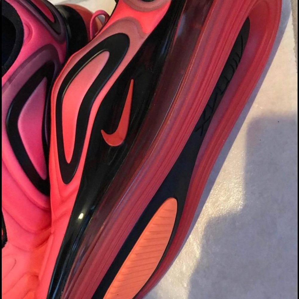 I’m selling some Nike shoes
